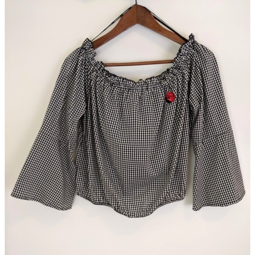 Forever 21 Off Shoulders Black/ White Top